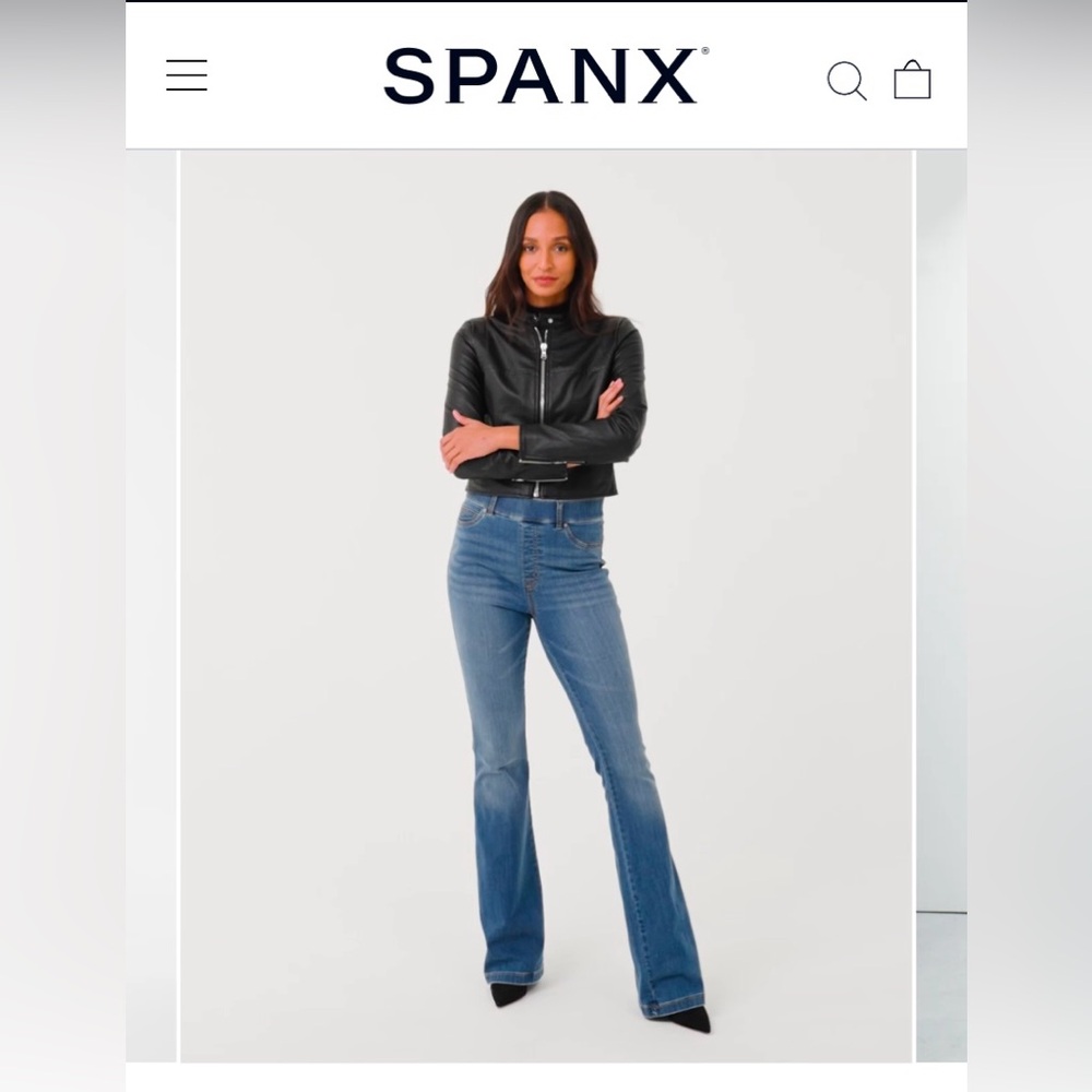 SPANX NWOT Women's Flare Denim Jeans
Size: L
Vintage Indigo
Inseam 32”